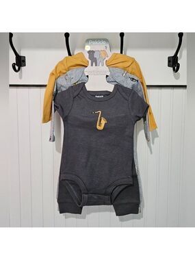 Pekkle Charcoal and Mustard Saxophone 5 Piece Baby Set, New with Tags, 6 Months